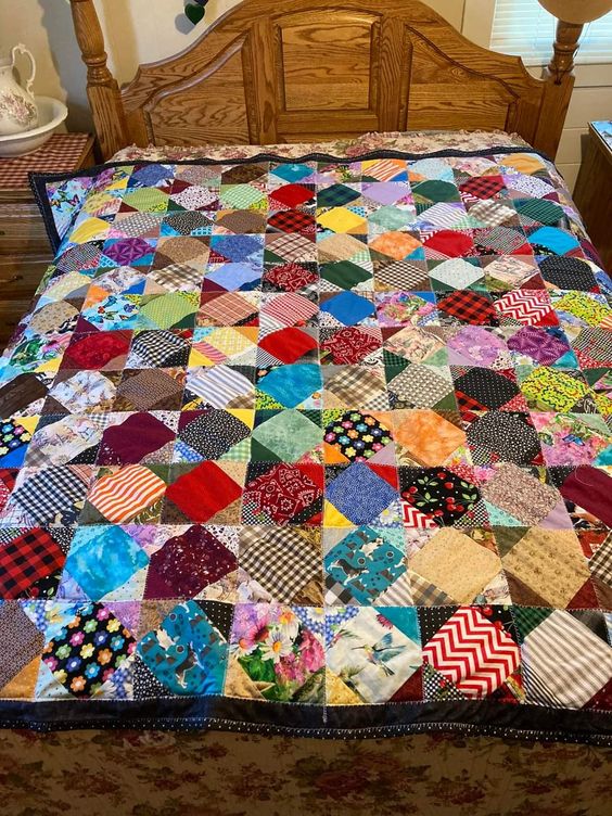 Patchwork Quilt - Scraps Quilt - crafts.alldaycrochet